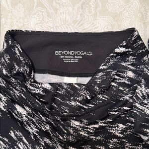 Beyond Yoga Monochrome Patterned Leggings